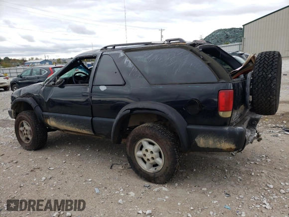 2000 Chevrolet Blazer LS z VIN 1GNCT18W9YK277871, wystawiony jako Copart lot #46158185 z przebiegiem Nie podano mil oraz Nie do naprawy • Non repairable. Historia ofert i sprzedaży dostępna na DreamBid. Obrazek 2.