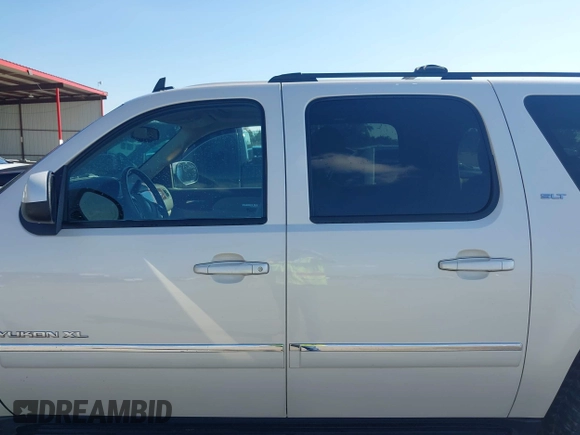 2013 GMC Yukon XL SLT with VIN 1GKS1KE07DR362570, listed as a IAAI auction lot 41500425 with 89,352 mi miles. Bid and sale history available at carsss.com. Image 15.