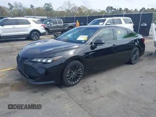 2021 Toyota Avalon Hybrid XSE z VIN 4T1EA1AB2MU002741, wystawiony jako IAAI lot #41865444 z przebiegiem 141 196 mil mil oraz . Historia ofert i sprzedaży dostępna na DreamBid. Obrazek 17.