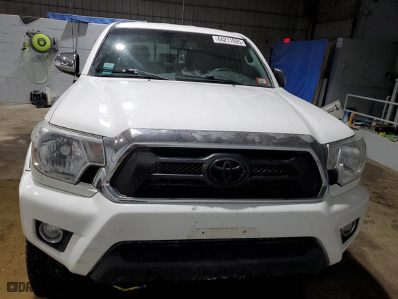 2015 Toyota Tacoma with VIN 3TMLU4EN8FM183988, listed as a Copart auction lot 44211605 with 90,205 mi miles and Salvage Title. Bid and sale history available at carsss.com. Image 5.