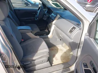 2006 Honda Pilot EX with VIN 5FNYF28406B049584, listed as a IAAI auction lot 38183277 with 281,810 mi miles and . Bid and sale history available at carsss.com. Image 5.
