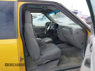 2003 GMC Sonoma SLS with VIN 1GTCS19X938196135, listed as a IAAI auction lot 41528855 with 109,963 mi miles. Bid and sale history available at carsss.com. Image 5.