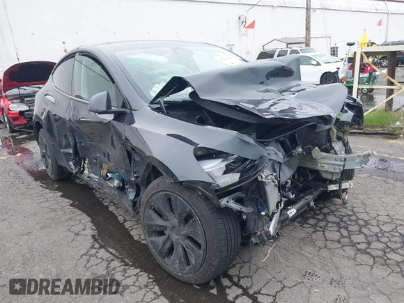2024 Tesla Model Y с VIN 7SAYGDED6RF102745, выставлен на аукционе IAAI как лот 41824709 с пробегом 13 842 миль миль и . История ставок и продаж доступна на DreamBid. Изображение 1.