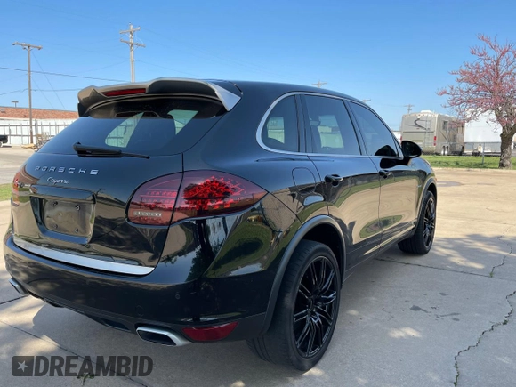 2014 Porsche Cayenne Diesel z VIN WP1AF2A21ELA47282, wystawiony jako Copart lot #52971405 z przebiegiem 162 151 mil mil oraz Czysty tytuł • Clean title. Historia ofert i sprzedaży dostępna na DreamBid. Obrazek 4.