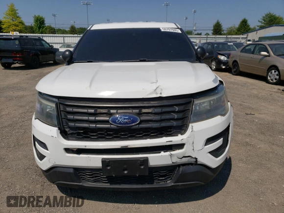 2016 Ford Police Interceptor Utility z VIN 1FM5K8AR3GGC95703, wystawiony jako Copart lot #59767605 z przebiegiem 197 427 mil mil oraz Czysty tytuł • Clean title. Historia ofert i sprzedaży dostępna na DreamBid. Obrazek 5.