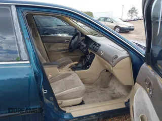 1994 Honda Accord LX with VIN 1HGCD5635RA157273, listed as a IAAI auction lot 41909466 with 196,202 mi miles. Bid and sale history available at carsss.com. Image 5.