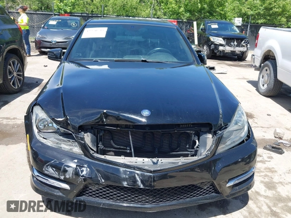 2013 Mercedes-Benz C 300 Sport z VIN WDDGF8AB0DR292722, wystawiony jako IAAI lot #42270735 z przebiegiem 113 119 mil mil oraz . Historia ofert i sprzedaży dostępna na DreamBid. Obrazek 6.