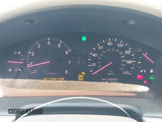 2001 Lexus LS 430 z VIN JTHBN30F810045610, wystawiony jako IAAI lot #42004279 z przebiegiem 143 497 mil mil oraz . Historia ofert i sprzedaży dostępna na DreamBid. Obrazek 7.