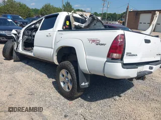 2007 Toyota Tacoma with VIN 3TMLU42N67M011352, listed as a IAAI auction lot 42572613 with Not provided miles and . Bid and sale history available at DreamBid. Image 3.