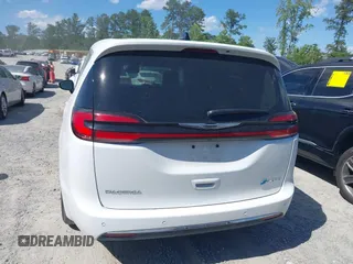 2024 Chrysler Pacifica Hybrid Select z VIN 2C4RC1S72RR117788, wystawiony jako IAAI lot #42318543 z przebiegiem 21 855 mil mil oraz . Historia ofert i sprzedaży dostępna na DreamBid. Obrazek 16.