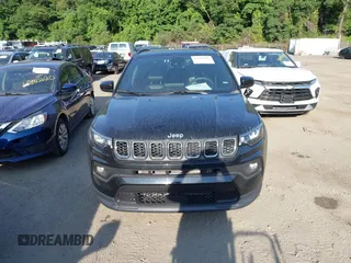 2024 Jeep Compass Latitude z VIN 3C4NJDBN9RT117417, wystawiony jako IAAI lot #42809682 z przebiegiem 34 407 mil mil oraz . Historia ofert i sprzedaży dostępna na DreamBid. Obrazek 13.