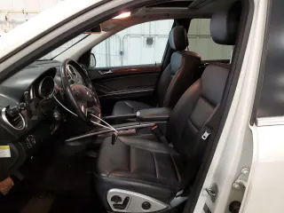 2010 Mercedes-Benz M 350 z VIN 4JGBB5GB0AA533089, wystawiony jako Copart lot #59194025 z przebiegiem 155 962 mil mil oraz Szkoda całkowita • Salvage title. Historia ofert i sprzedaży dostępna na DreamBid. Obrazek 7.