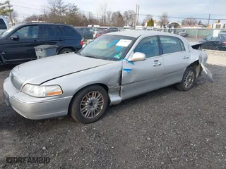 2008 Lincoln Town Car Limited with VIN 2LNHM82V78X646773, listed as a IAAI auction lot 41738970 with 135,938 mi miles. Bid and sale history available at carsss.com. Image 17.