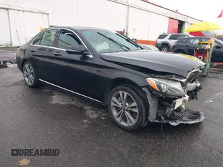 2018 Mercedes-Benz C 300 z VIN 55SWF4JB2JU265097, wystawiony jako IAAI lot #40845046 z przebiegiem 100 576 mil mil oraz . Historia ofert i sprzedaży dostępna na DreamBid. Obrazek 1.