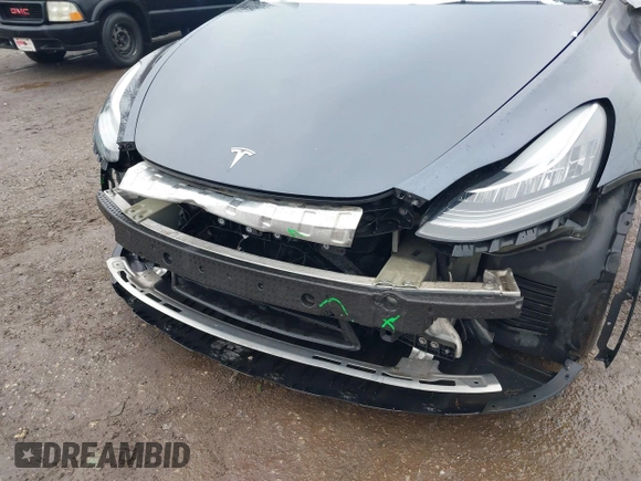 2022 Tesla Model Y Long Range z VIN 7SAYGDEE9NF331410, wystawiony jako IAAI lot #41580172 z przebiegiem 81 794 mil mil oraz . Historia ofert i sprzedaży dostępna na DreamBid. Obrazek 6.
