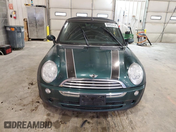 2008 MINI Convertible z VIN WMWRF33538TG18390, wystawiony jako Copart lot #84453434 z przebiegiem Nie podano mil oraz Tytuł czysty. Historia ofert i sprzedaży dostępna na DreamBid. Obrazek 5.