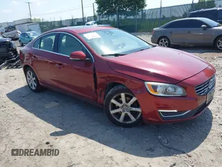 2016 Volvo S60 T5 Drive-E Premier z VIN YV126MFK4G2399463, wystawiony jako IAAI lot #42568556 z przebiegiem 94 972 mil mil oraz . Historia ofert i sprzedaży dostępna na DreamBid. Obrazek 1.