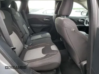 2015 Jeep Cherokee Sport z VIN 1C4PJLAB1FW711631, wystawiony jako Copart lot #58373145 z przebiegiem 123 683 mil mil oraz Szkoda całkowita • Salvage title. Historia ofert i sprzedaży dostępna na DreamBid. Obrazek 11.