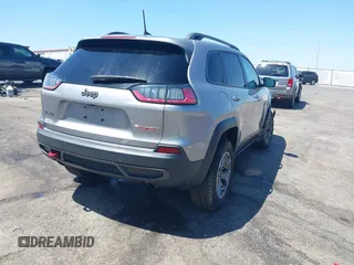 2020 Jeep Cherokee Trailhawk z VIN 1C4PJMBX1LD590087, wystawiony jako IAAI lot #42027620 z przebiegiem 91 033 mil mil oraz . Historia ofert i sprzedaży dostępna na DreamBid. Obrazek 4.