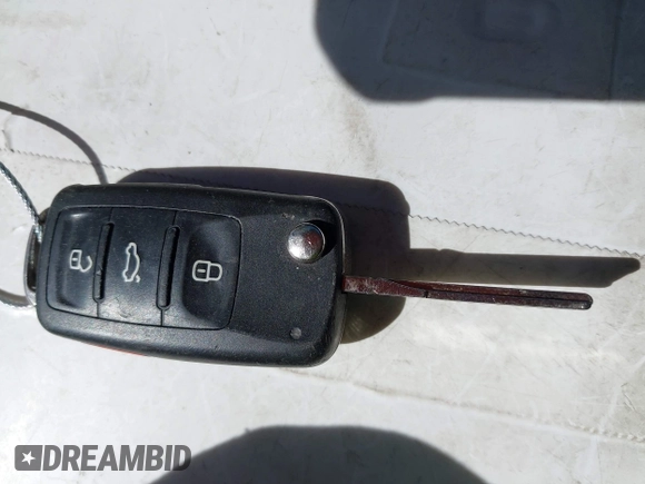 2013 Volkswagen Beetle 2.5L w/Sun/Sound/Nav with VIN 3VWJX7AT5DM606119, listed as a IAAI auction lot 41970253 with 81,004 mi miles and . Bid and sale history available at DreamBid. Image 11.