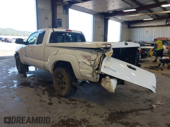 2008 Toyota Tacoma with VIN 5TEUU42NX8Z508056, listed as a IAAI auction lot 41964728 with 92,118 mi miles and . Bid and sale history available at carsss.com. Image 3.