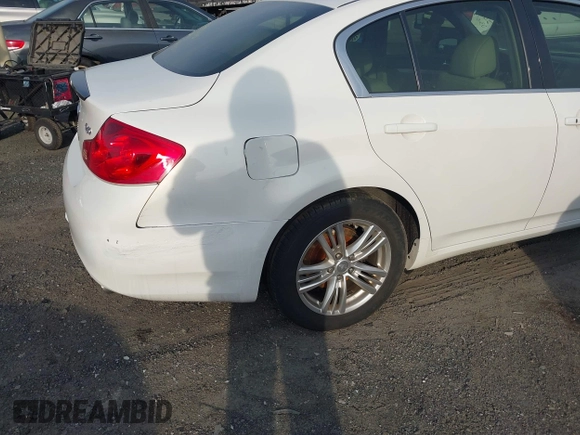 2015 Infiniti Q40 with VIN JN1CV6AR2FM524365, listed as a IAAI auction lot 41751603 with 1 mi miles. Bid and sale history available at carsss.com. Image 6.