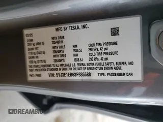 2025 Tesla Model 3 Long Range z VIN 5YJ3E1EB6SF935588, wystawiony jako Copart lot #54360605 z przebiegiem Nie podano mil oraz Szkoda całkowita • Salvage title. Historia ofert i sprzedaży dostępna na DreamBid. Obrazek 13.
