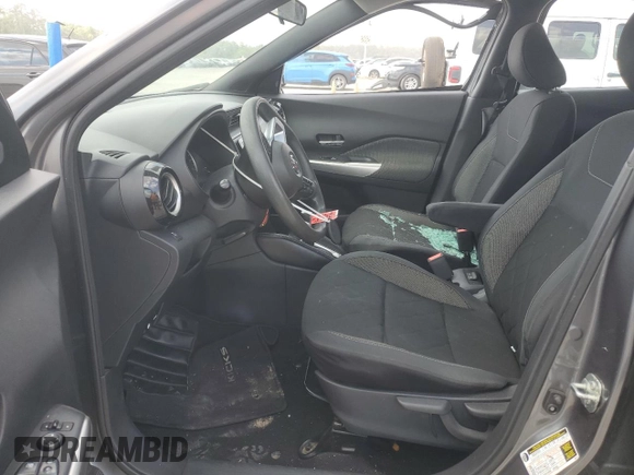 2019 Nissan Kicks S z VIN 3N1CP5CU3KL547941, wystawiony jako Copart lot #55298245 z przebiegiem 136 714 mil mil oraz Szkoda całkowita • Salvage title. Historia ofert i sprzedaży dostępna na DreamBid. Obrazek 7.
