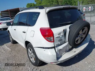 2008 Toyota RAV4 with VIN JTMZD33V886057057, listed as a IAAI auction lot 42056398 with 264,675 mi miles. Bid and sale history available at carsss.com. Image 3.