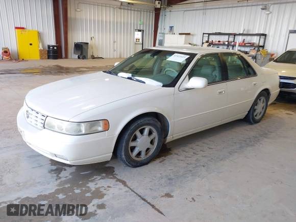 1998 Cadillac Seville STS z VIN 1G6KY5493WU908261, wystawiony jako IAAI lot #41933423 z przebiegiem 179 479 mil mil oraz . Historia ofert i sprzedaży dostępna na DreamBid. Obrazek 2.