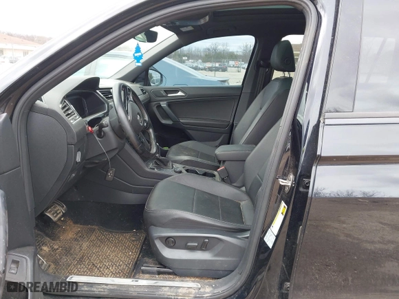 2019 Volkswagen Tiguan SE with VIN 3VV2B7AX2KM187217, listed as a IAAI auction lot 41937845 with 89,138 mi miles. Bid and sale history available at carsss.com. Image 5.