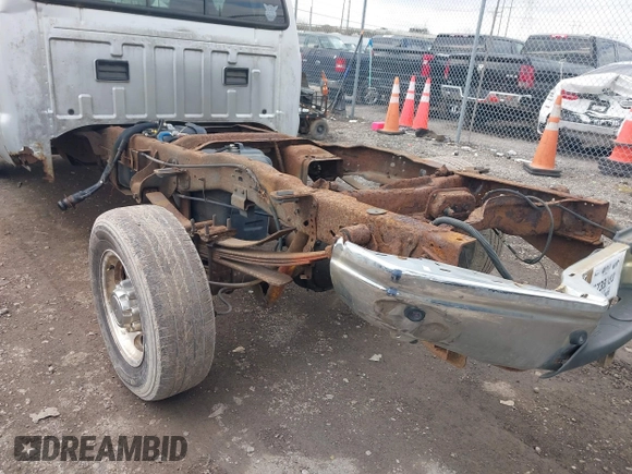 2001 Ford F-250 XL z VIN 1FTNX21L41EA04501, wystawiony jako IAAI lot #41857447 z przebiegiem 291 556 mil mil oraz . Historia ofert i sprzedaży dostępna na DreamBid. Obrazek 6.