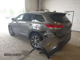 2018 Toyota Highlander SE с VIN 5TDJZRFHXJS904447, выставлен на аукционе IAAI как лот 42461685 с пробегом 89 056 миль миль и . История ставок и продаж доступна на DreamBid. Изображение 3.