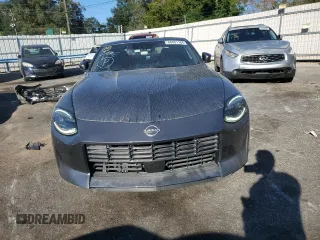 2024 Nissan Z Performance z VIN JN1BZ4BH4RM362107, wystawiony jako Copart lot #66801104 z przebiegiem 18 863 mil mil oraz Szkoda całkowita • Salvage title. Historia ofert i sprzedaży dostępna na DreamBid. Obrazek 5.