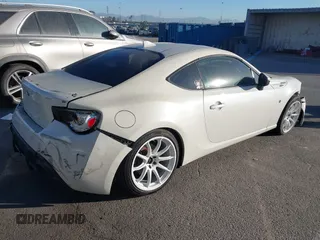 2019 Toyota 86 GT with VIN JF1ZNAE19K8701128, listed as a IAAI auction lot 41133417 with 71,529 mi miles. Bid and sale history available at carsss.com. Image 4.