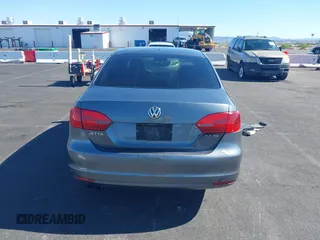 2013 Volkswagen Jetta SE z VIN 3VWDP7AJ0DM253879, wystawiony jako IAAI lot #42224779 z przebiegiem 215 268 mil mil oraz . Historia ofert i sprzedaży dostępna na DreamBid. Obrazek 14.