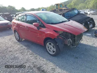 2019 Ford Fiesta SE z VIN 3FADP4BJXKM122235, wystawiony jako IAAI lot #42457164 z przebiegiem 103 265 mil mil oraz . Historia ofert i sprzedaży dostępna na DreamBid. Obrazek 1.
