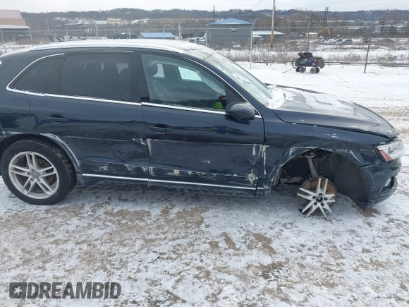 2014 Audi Q5 Premium Plus with VIN WA1LFAFP2EA018811, listed as a IAAI auction lot 41640414 with 114,331 mi miles. Bid and sale history available at carsss.com. Image 6.