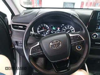 2021 Toyota Highlander XLE with VIN 5TDHZRBH0MS155702, listed as a IAAI auction lot 42679216 with 54,325 mi miles and . Bid and sale history available at DreamBid. Image 1.