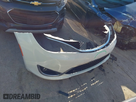 2017 Chrysler Pacifica Touring L with VIN 2C4RC1BG8HR677720, listed as a IAAI auction lot 41976606 with 170,175 mi miles and . Bid and sale history available at DreamBid. Image 12.