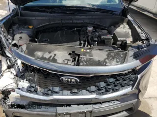 2021 Kia Sorento LX z VIN 5XYRGDLC4MG018310, wystawiony jako Copart lot #56917725 z przebiegiem 42 665 mil mil oraz Szkoda całkowita • Salvage title. Historia ofert i sprzedaży dostępna na DreamBid. Obrazek 12.