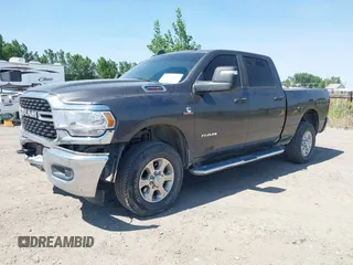 2024 Ram 2500 Big Horn z VIN 3C6UR5DLXRG296301, wystawiony jako IAAI lot #42496302 z przebiegiem 47 626 mil mil oraz . Historia ofert i sprzedaży dostępna na DreamBid. Obrazek 23.
