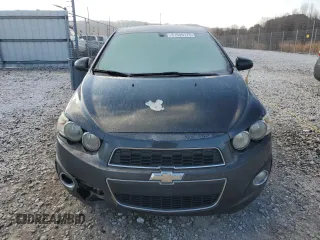 2015 Chevrolet Sonic LTZ z VIN 1G1JE5SB5F4106391, wystawiony jako Copart lot #41699175 z przebiegiem 113 683 mil mil oraz Szkoda całkowita • Salvage title. Historia ofert i sprzedaży dostępna na DreamBid. Obrazek 5.