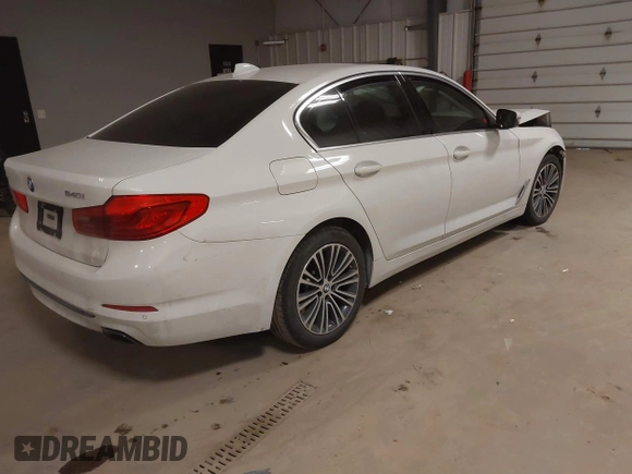 2020 BMW 5 Series 540i xDrive z VIN WBAJS3C0XLWW78586, wystawiony jako IAAI lot #41380055 z przebiegiem 44 310 mil mil oraz . Historia ofert i sprzedaży dostępna na DreamBid. Obrazek 4.