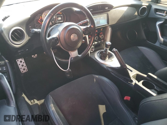 2018 Toyota 86 GT z VIN JF1ZNAE1XJ9700563, wystawiony jako Copart lot #56340975 z przebiegiem 59 482 mil mil oraz Szkoda całkowita • Salvage title. Historia ofert i sprzedaży dostępna na DreamBid. Obrazek 8.
