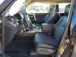 2018 Toyota 4Runner SR5 z VIN JTEBU5JR1J5514687, wystawiony jako Copart lot #44239285 z przebiegiem 86 802 mil mil oraz Czysty tytuł • Clean title. Historia ofert i sprzedaży dostępna na DreamBid. Obrazek 7.
