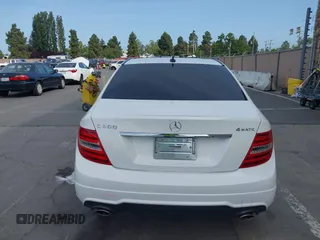 2013 Mercedes-Benz C 300 Sport z VIN WDDGF8AB0DA779904, wystawiony jako IAAI lot #42278212 z przebiegiem 156 354 mil mil oraz . Historia ofert i sprzedaży dostępna na DreamBid. Obrazek 17.