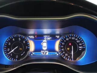 2015 Chrysler 200 C with VIN 1C3CCCCG5FN520080, listed as a IAAI auction lot 40432325 with 148,804 mi miles and . Bid and sale history available at carsss.com. Image 7.