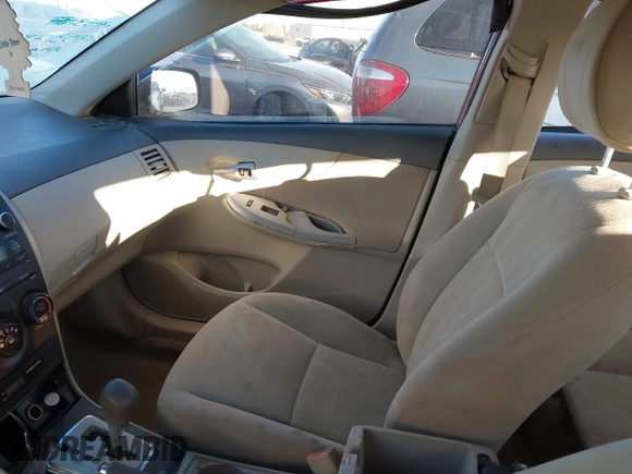 2010 Toyota Corolla z VIN 1NXBU4EE8AZ316180, wystawiony jako IAAI lot #41531730 z przebiegiem Nie podano mil oraz . Historia ofert i sprzedaży dostępna na DreamBid. Obrazek 5.