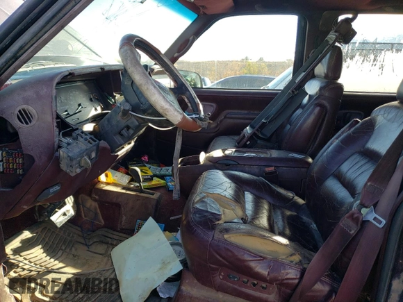 1997 GMC Suburban z VIN 3GKFK16R3VG511306, wystawiony jako Copart lot #78504814 z przebiegiem 287 079 mil mil oraz Szkoda całkowita • Salvage title. Historia ofert i sprzedaży dostępna na DreamBid. Obrazek 7.